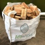 Ovengedroogd beuken- en eikenbrandhout – In zakken of op pallets – 25 cm en 33 cm – Groothandel in Europa