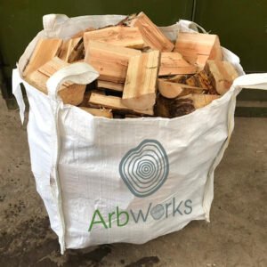 Ovengedroogd beuken- en eikenbrandhout – In zakken of op pallets – 25 cm en 33 cm – Groothandel in Europa