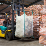 EXTRA DIKKE, OVENGEDROOGDE BRANDHOUTBLOKKEN IN EEN BIGBAG